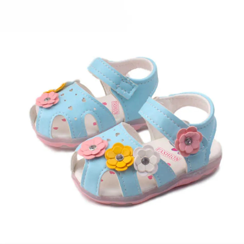 Sandaler Insula 11.5-15.5cm Blommor Spädbarn Girls Sandaler Summer Soft Bottom Toddler Shoes With Light Z0331