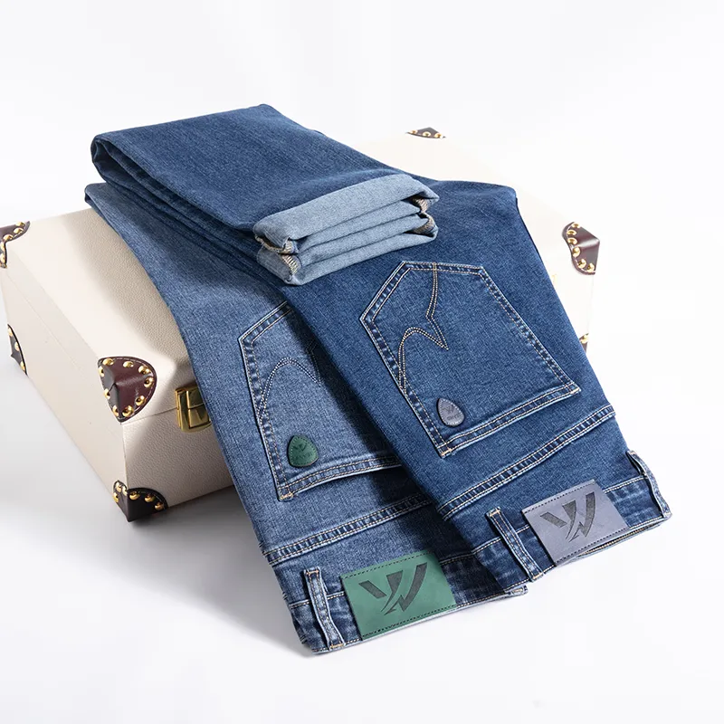 Jeans pour hommes de taille moyenne en coton droit stretch poche à badge classique hommes printemps et automne marque denim jeans vêtements vintage 230403