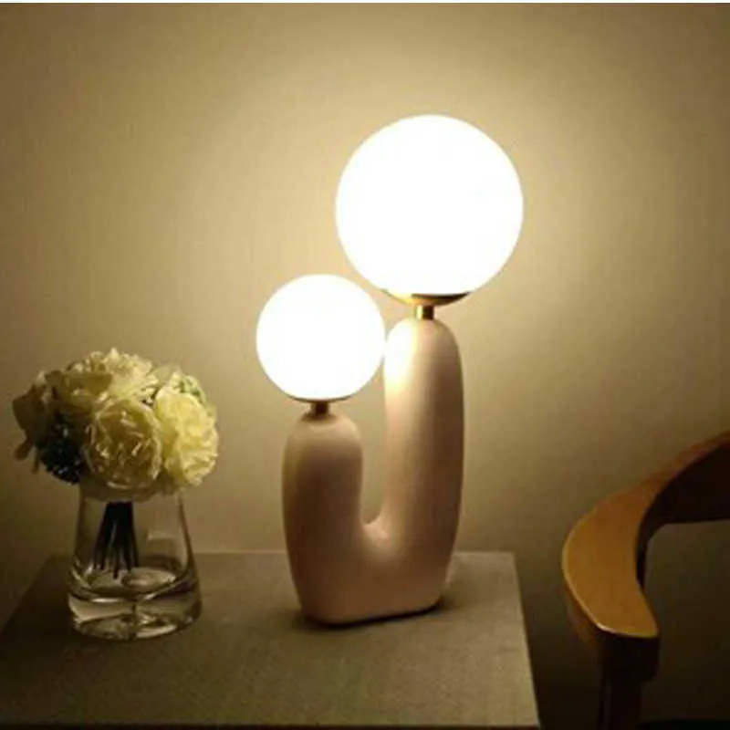 Veilleuses Postmoderne Résine LED Lampe De Table Pour Salon Chambre Simple Designer Lampes De Bureau De Luxe Chevet Art Night Light table lumineuse P230331