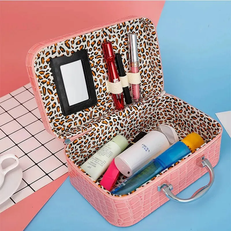 Pincéis de maquiagem doméstico conjunto de ferramentas de alta qualidade mão caixa de costura agulha e saco de linha dormitório estudante armazenamento portátil 231102