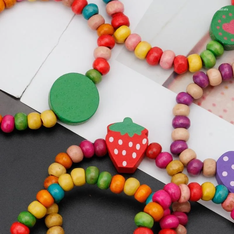 Braccialetti con ciondoli 12 pezzi Kit per bambine in legno colorato Gioielli di moda per bambini