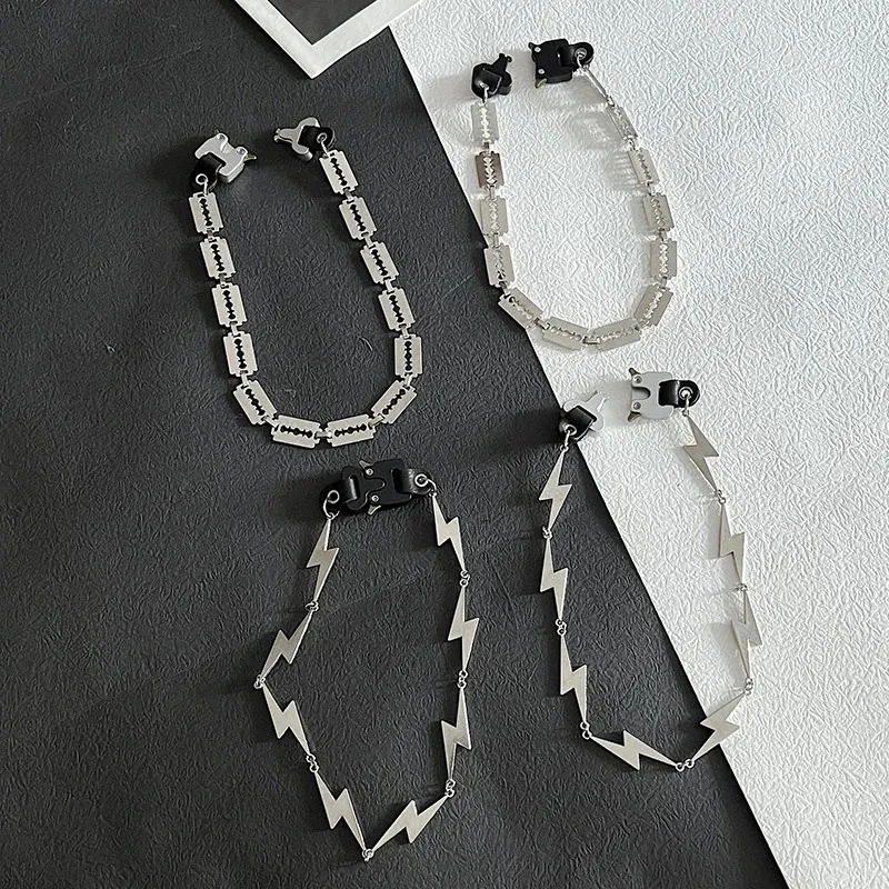 Anhänger Halsketten Halskette für Frauen Edelstahl Lightning Blade Choker Schnalle Sicherheitsgürtel Y2k Zubehör 231102