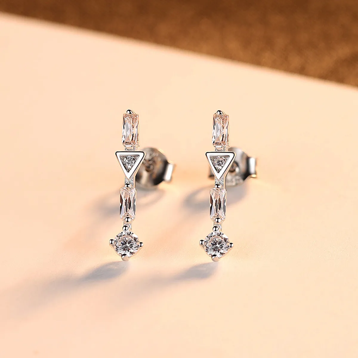 New Micro Set Zircon S925 Silver Geometry Stud Earrings Jewelry Charm Women Shiny 3A Zircon Temperament Earrings for Women Wedding Party Valentine's Day Gift SPC