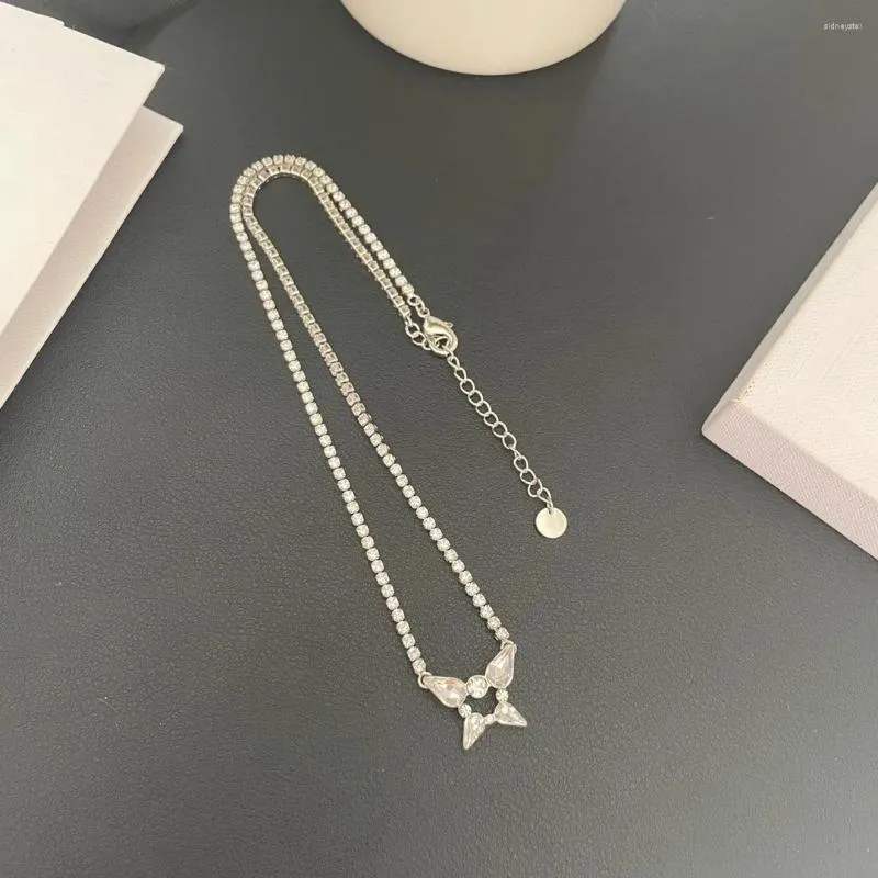 Collier ras du cou pour femmes, personnalité légère, luxe, tempérament, belle chaîne papillon