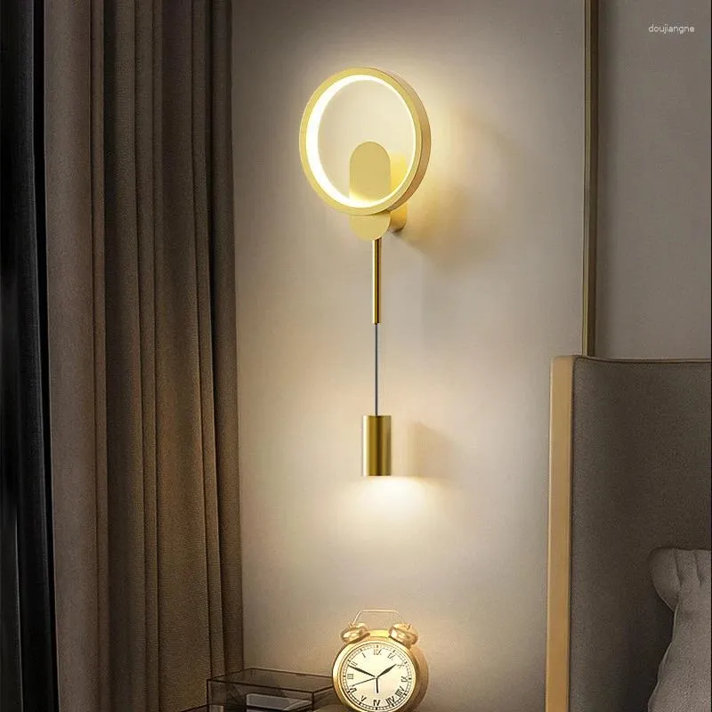 Lampada da parete Nordic comodino appeso creativo oro nero alluminio LED luce camera da letto soggiorno corridoio luci interne
