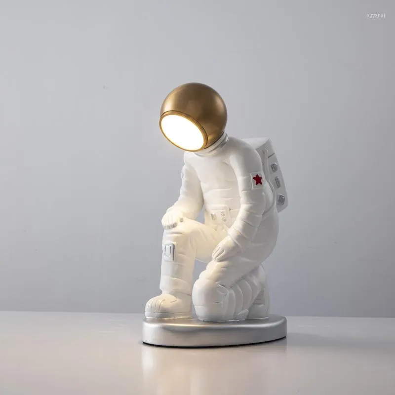 Lâmpadas de mesa Modern Space Astronaut Room Decoration Lamp