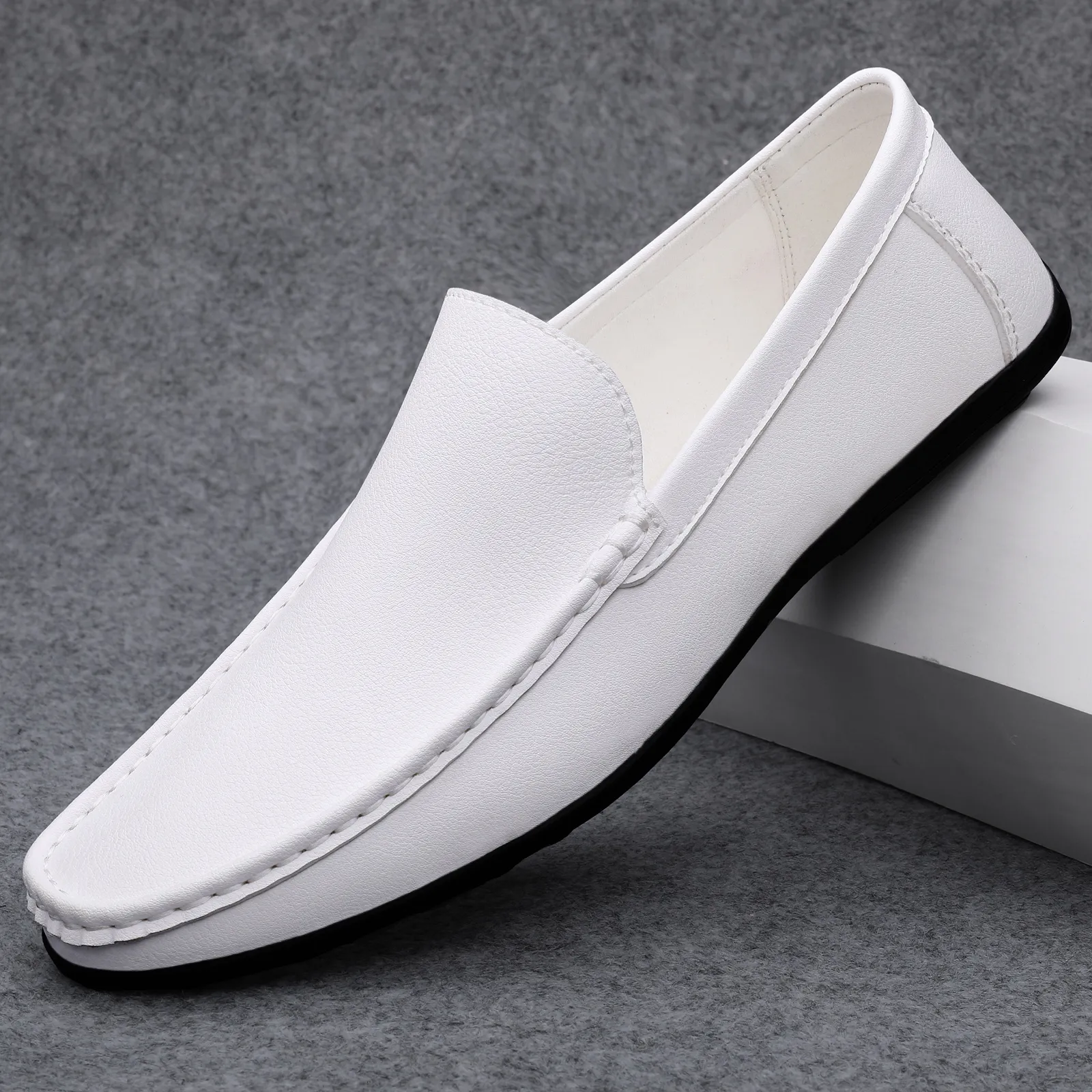 Dress Shoes Summer Men Loafers Wedding Dress White Driving Moccasins Footwear Man Casual Shoes Leather Slip On Super Lightweight Male Shoes 230403