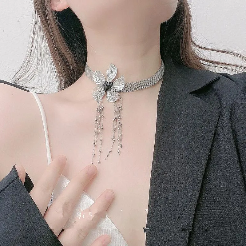 Łańcuchy Daszynki dla kobiet duże kwiaty metalowe design srebrny łańcuch ślubny biżuteria akcesoria
