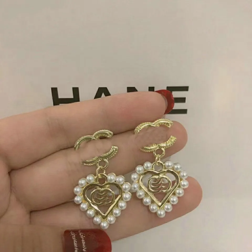 Orecchini di design con perno di marca placcato oro 18 carati lettere di cuore moda donna orecchino festa di nozze gioielli di alta qualità