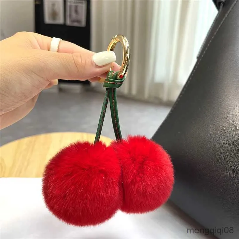 Keychains Lanyards Cute Cherry Real Fur Keychain Plush Ball Women Bag Charm Jewelry Pendant Car Key Metal Ring Girl Toy Gift R231103