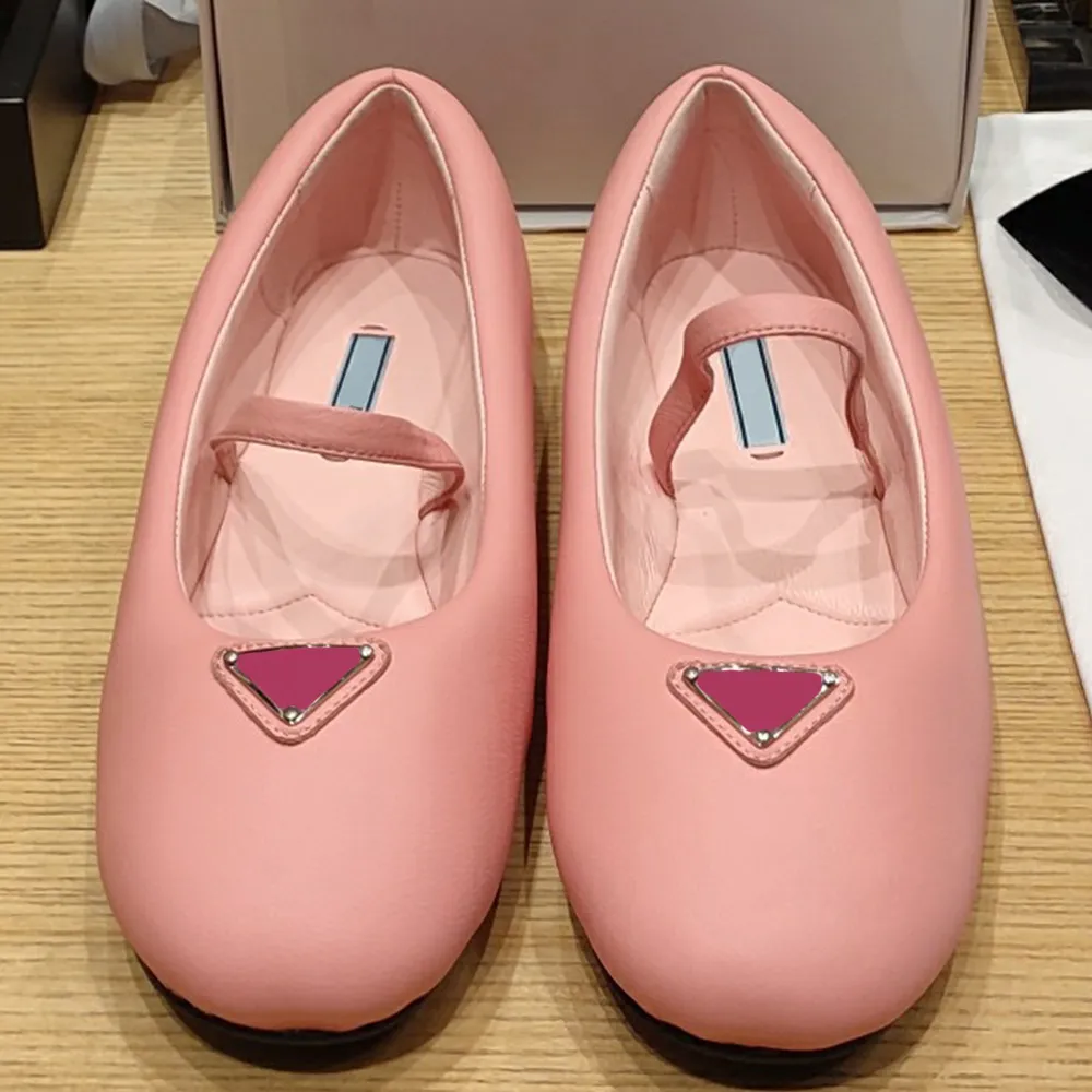 Soft padded nappas leather ballerinasn Dress Shoes Color Geranium Pink Enameled metal new pattern Womens Designer Flat Bottom Ballerinasn Mary Janes single shoes