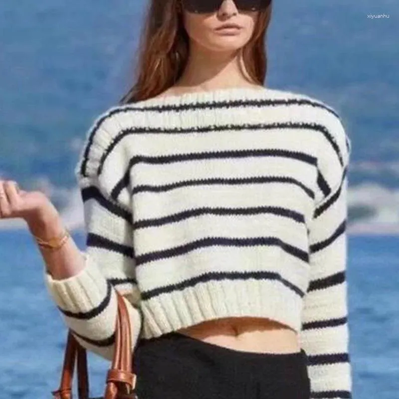 Swetry damskie 23 Jesienna moda czarny biały sweter w paski Elegancki O.