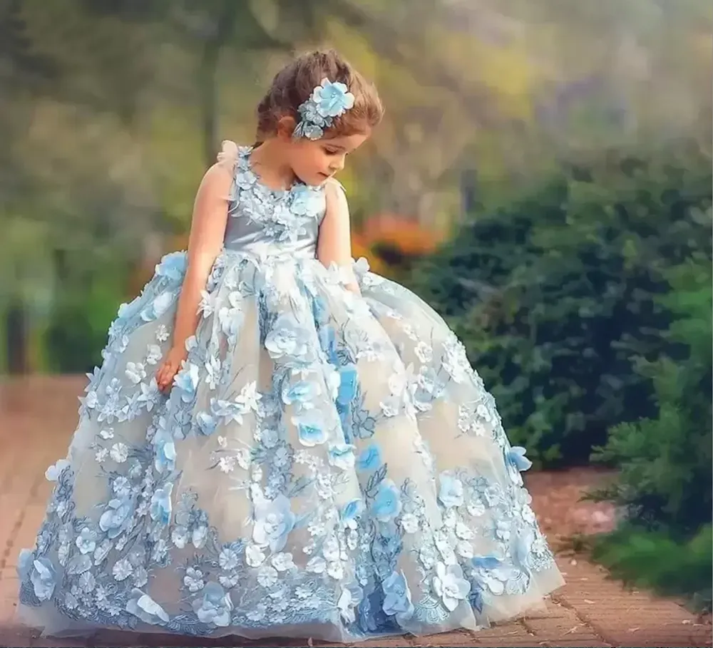 Pretty Ball Gown Princess Flower Girl Dresses For Wedding D Floral Appliced ​​Toddler Pageant Gowns Golvlängd Puffy Tulle Kids Prom Dress