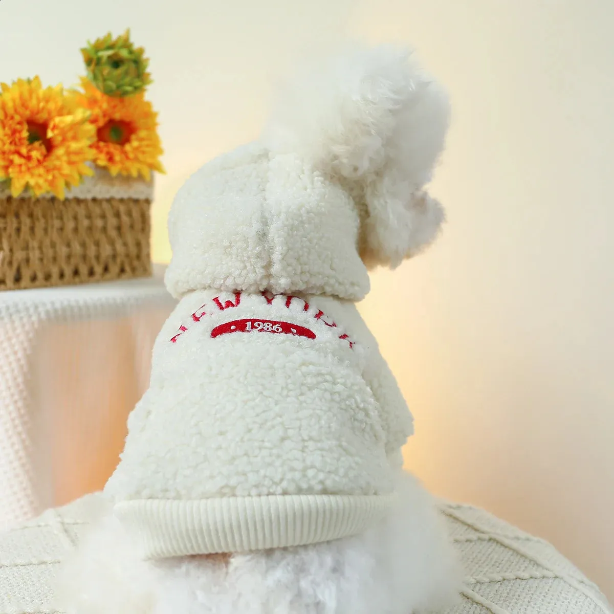 Одежда для собак, 1 шт., домашнее животное, кошка, осень-зима, утолщенное теплое белое йоркское пальто, толстовка с капюшоном и пряжкой на шнурке для маленьких и средних собак 231102