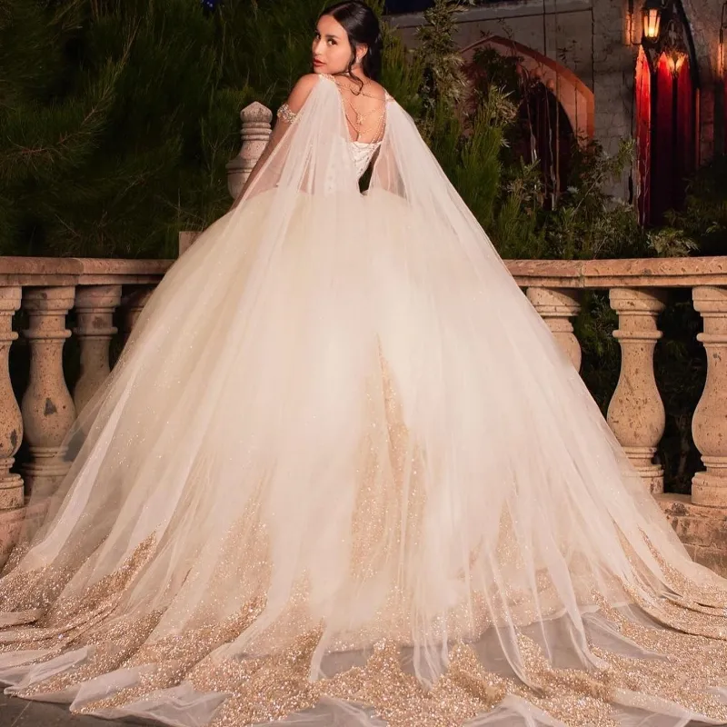 Abito Quinceanera lucido champagne con mantella in pizzo con applicazioni di perline Abiti da ballo di fine anno Vestido De 15 Anos Quinceanera Princesa