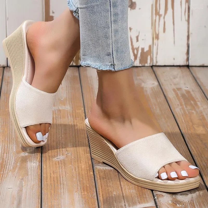 Tofflor sommarplattform kvinnor kilar sandaler skor designer höga klackar flip flops slingback klänning pumpar strand glider 2023