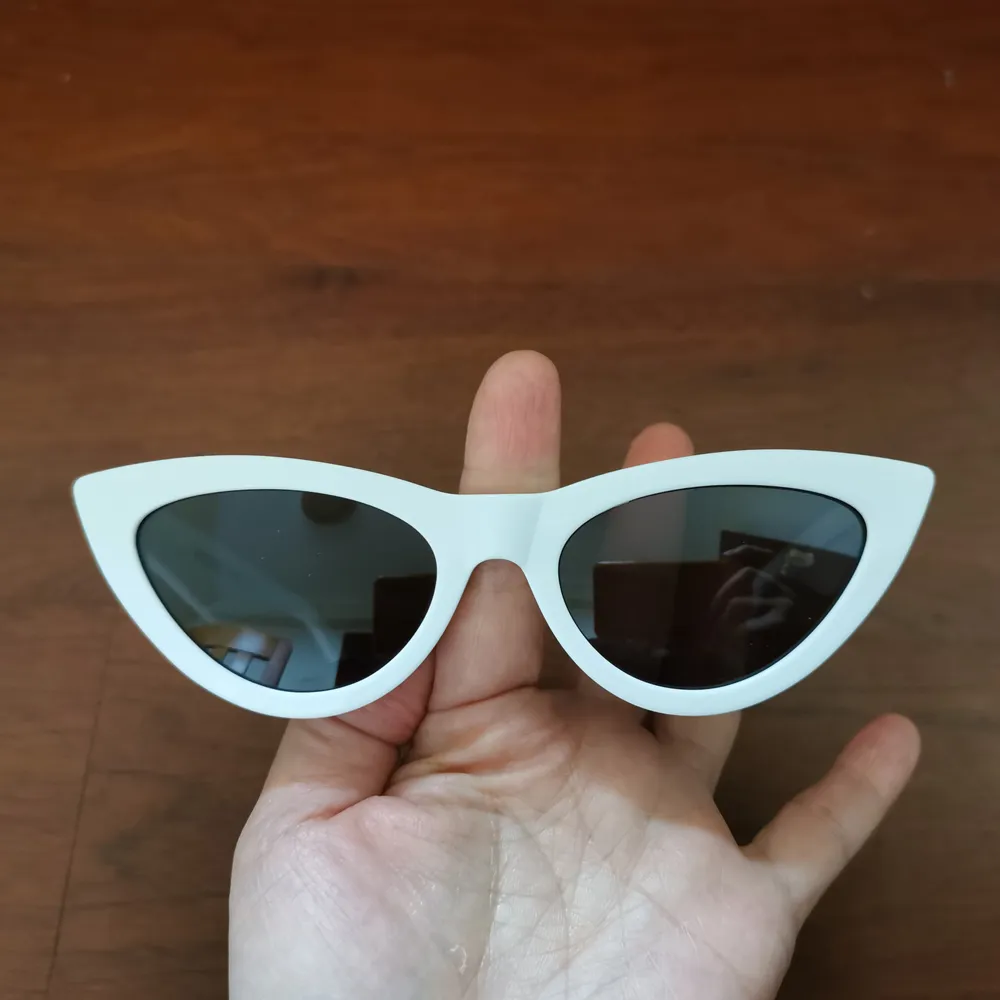 Óculos de sol de olho de gato cinza branco para mulheres clássicas 40019 copos Sunnies Gafas de Sol Designers Sunglasses