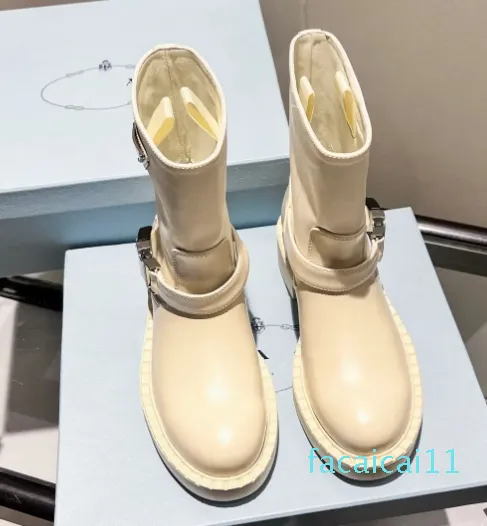 Tacones planos Punta redonda Suela de cuero Botines sin cordones Diseñadores de lujo para mujer Top Dress Zapatos de viaje Zapatos de fábrica