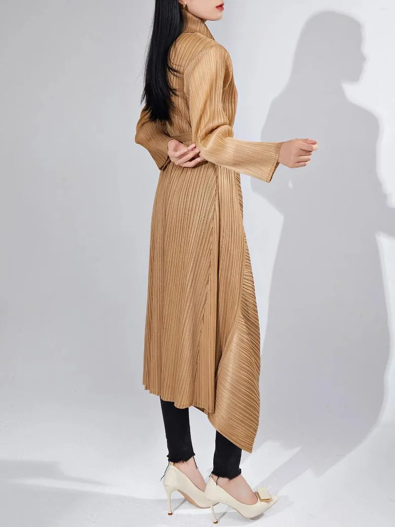 Damen-Trenchmäntel, Trenchcoat, lang, Frühling und Herbst, drapiert, unregelmäßiges Revers, Schnür-Stil, modische Plissee-Mantel-Jacke