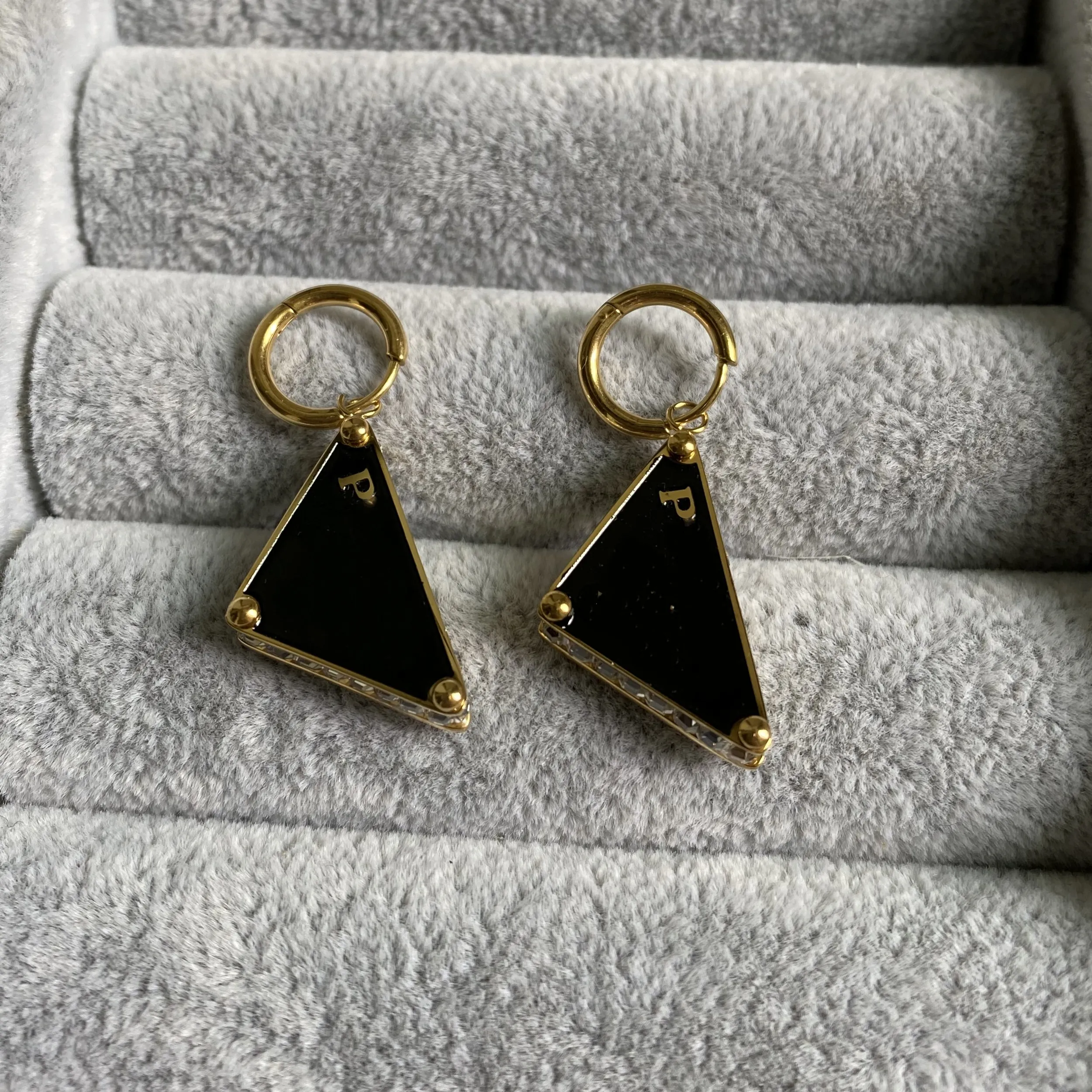 Triangle Diamond Symbole Design Black Stud Hoop P Femmes Gol