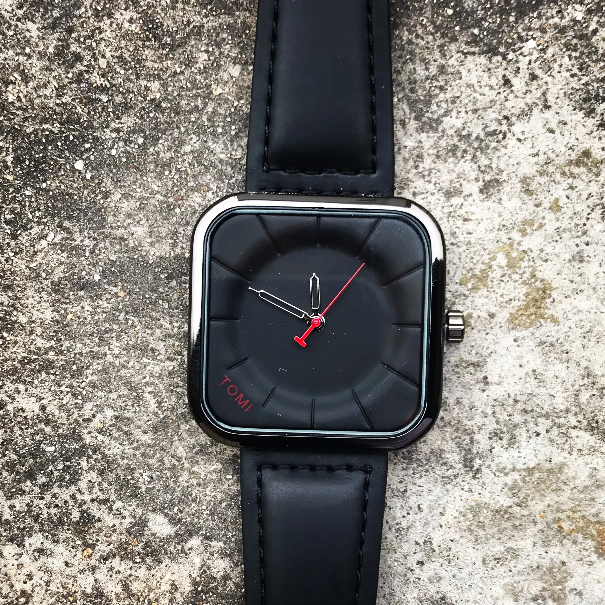 DHgate.com:TOMI Square Watch: Leather Strap Casual Quartz