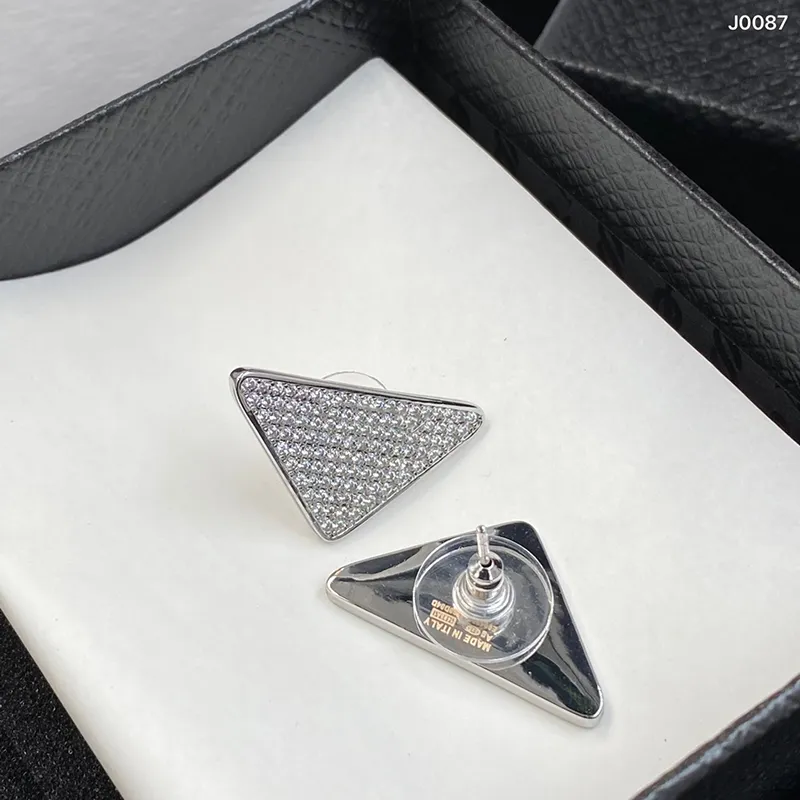 Kvinnor Luxurys Designer Studörhängen Mens Triangle Hoop Sliver Stud Earrings Letter P Diamond Earing Brand Jewelry Earings 2304031BFS