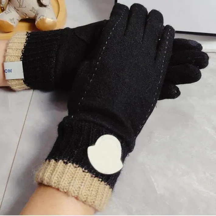 2023 Classic Letter Designer handskar för kvinnor läderhandskar vinter varma fårskinn mettens pekskärm svart stickade handskar mössa m-5