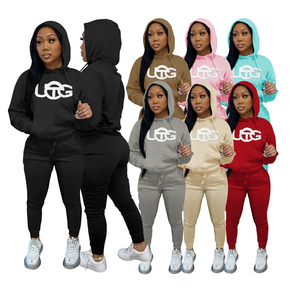 Survêtements pour femmes Designer Sports d'hiver Costume deux pièces Lettre brodée Pull à capuche en peluche Costumes de jogging 231103