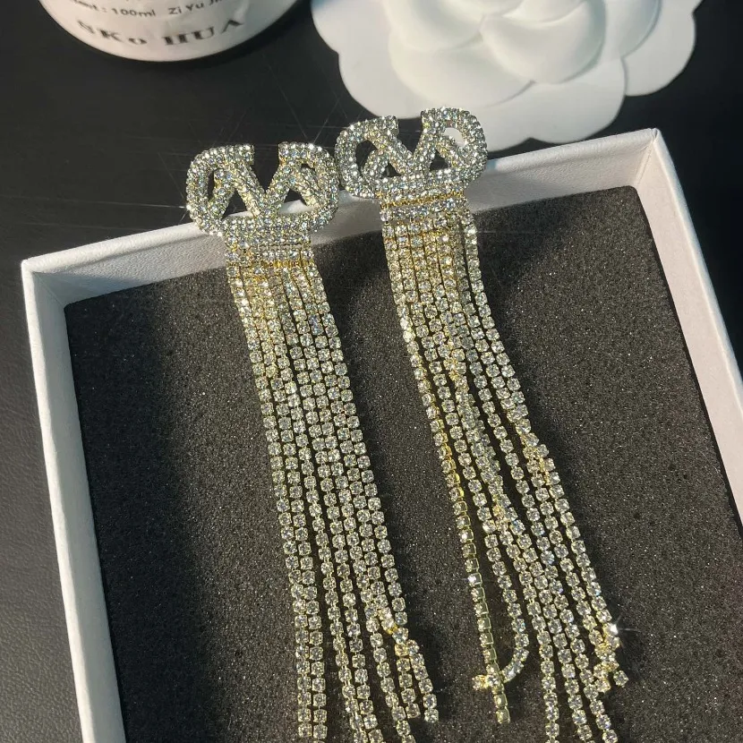 Orecchini pendenti con catena di diamanti placcati in argento 925 Boutique di moda nuovi gioielli di design Design natalizio per orecchini con ciondolo regalo d'amore romantico da donna