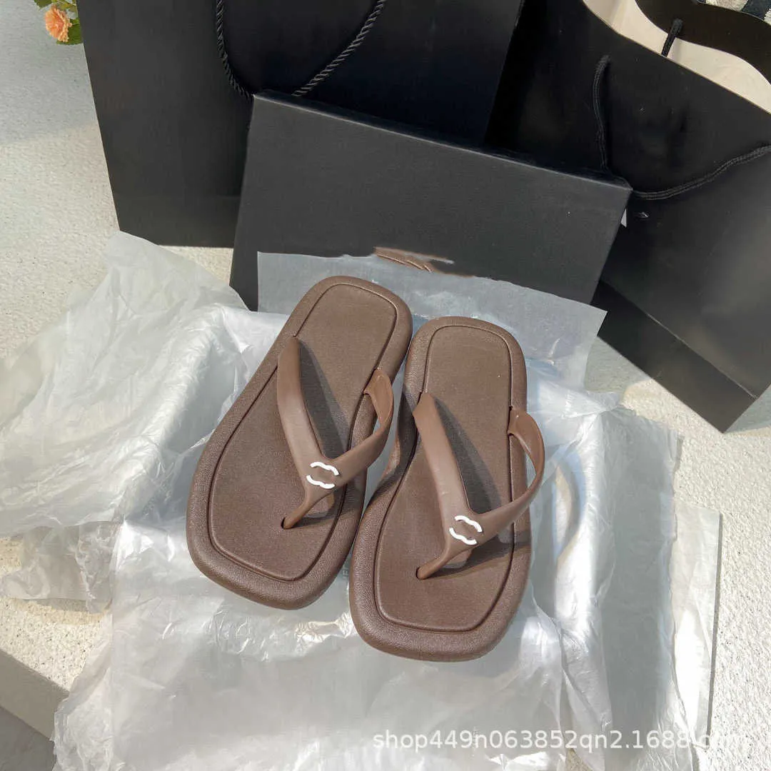 Designer Slides channe Slipper Small Parfumé Toe Clip Toe Sandal Early Flat Bottom Respirant Imperméable Simple Casual Beach Polyvalent Chaussure canal RGPD