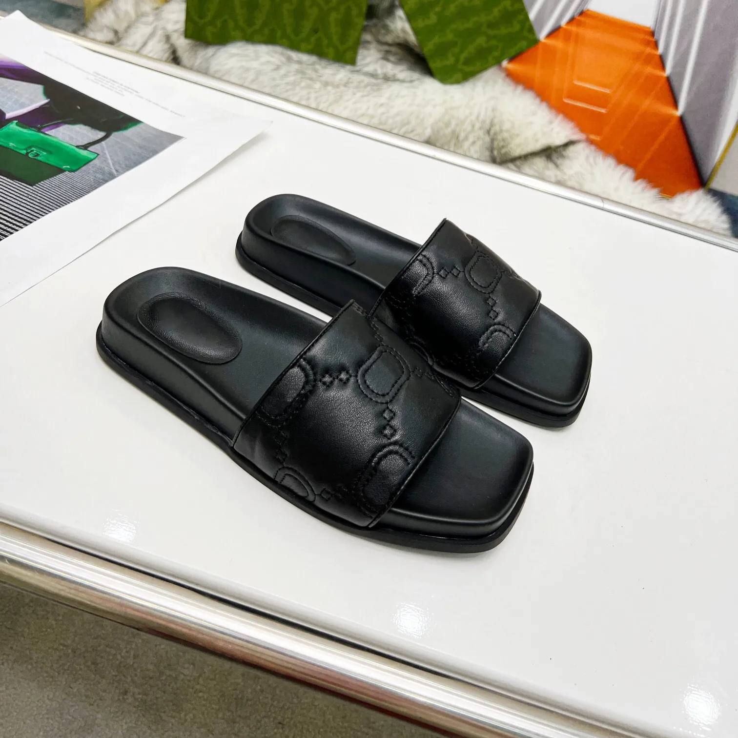 Projektant Slipper Luksusowe slajdy marka sandały kobieta slajd men kapcie płaskie dno flip flip flop design sneakers skórzane sandał do 1978 r. W259 05