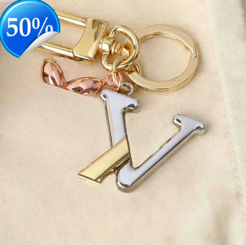 Nyckelringar Lanyards Luxury Key Buckle Car Keychain Handmade Classic Man Woman Fashion Necklace Bag Pendant Accessoryses 6632ESS