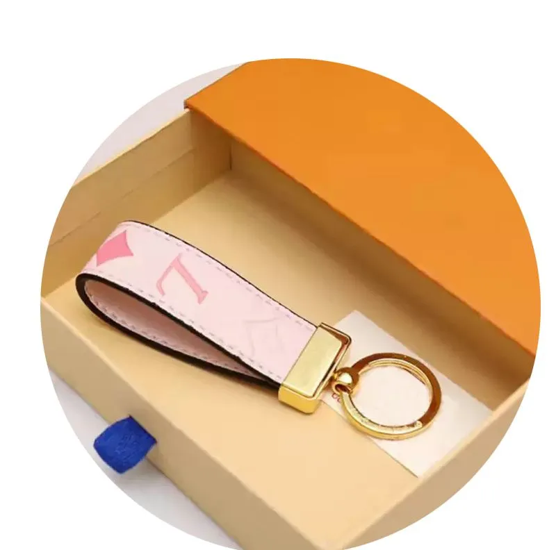 Exquisite Leather Leather Keychain With Zinc Alloy Letter Holder