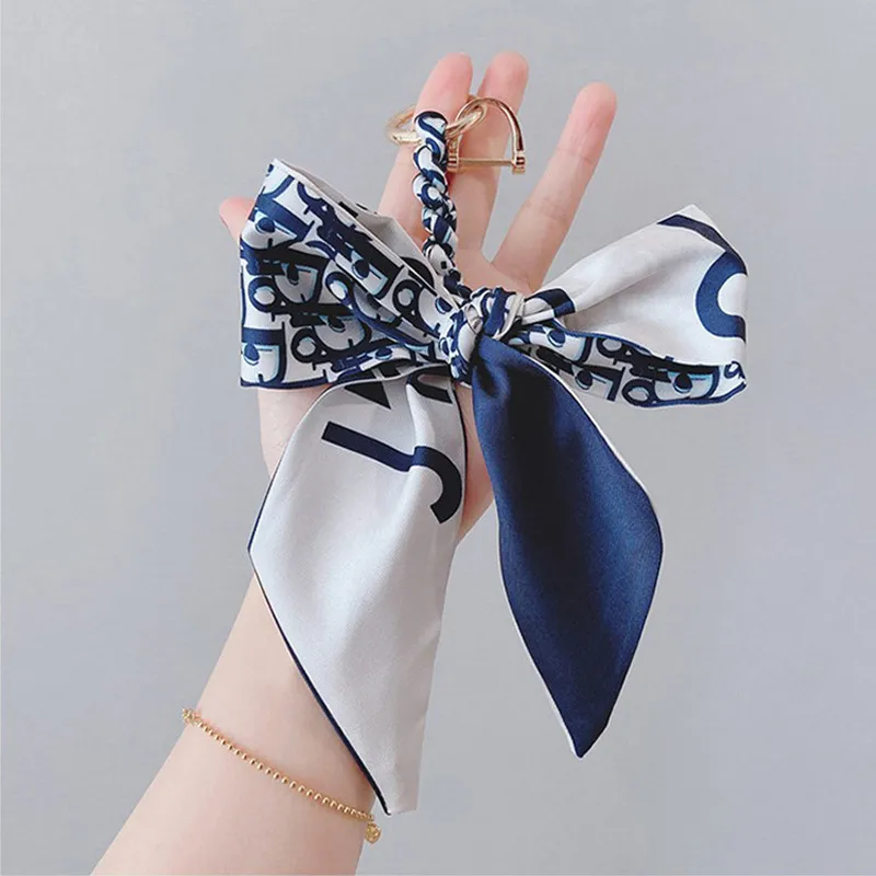 Modedesign handvävd siden halsduk bow nyckelchain bowknot nyckelhållare tofsels bil nyckelringar kvinnor keyring hästsko spännväska charm hänge