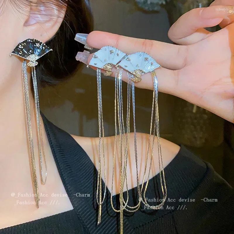 Pendientes colgantes 1 par de agujas plateadas que gotean aceite abanico borla moda versátil estilo largo diseño creativo