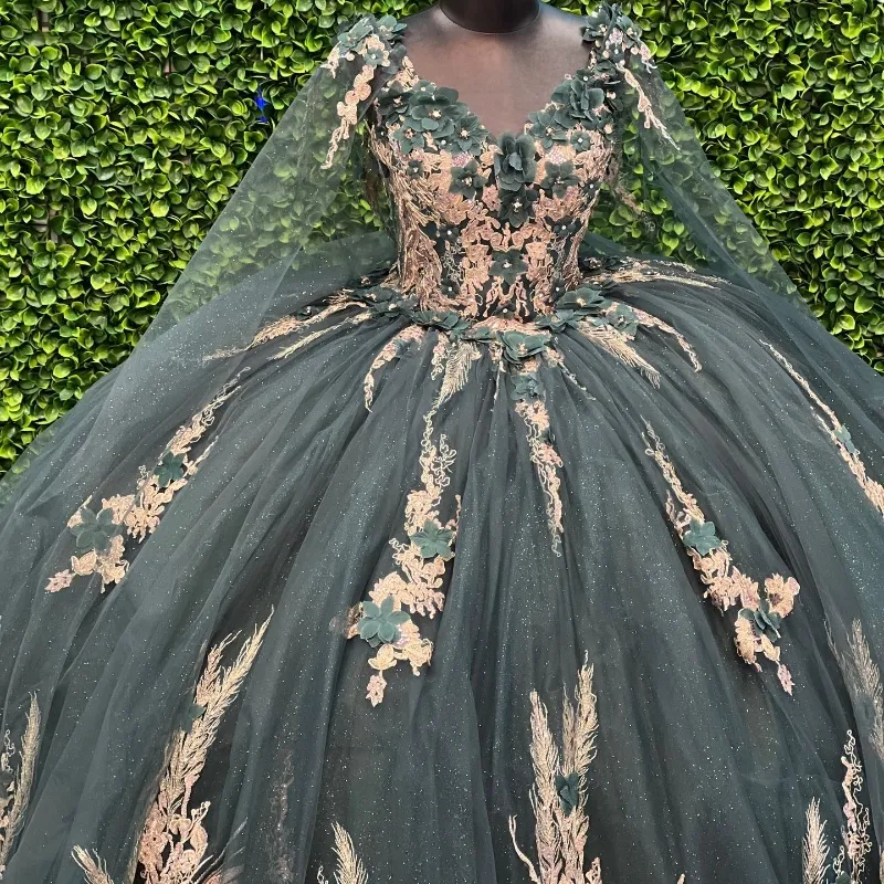 Blackish Green Ball Suknia Quinceanera Sukienki z Cloak Cape Cathedral Train Applique Floral Corset Vestidos de XV Anos Modernos