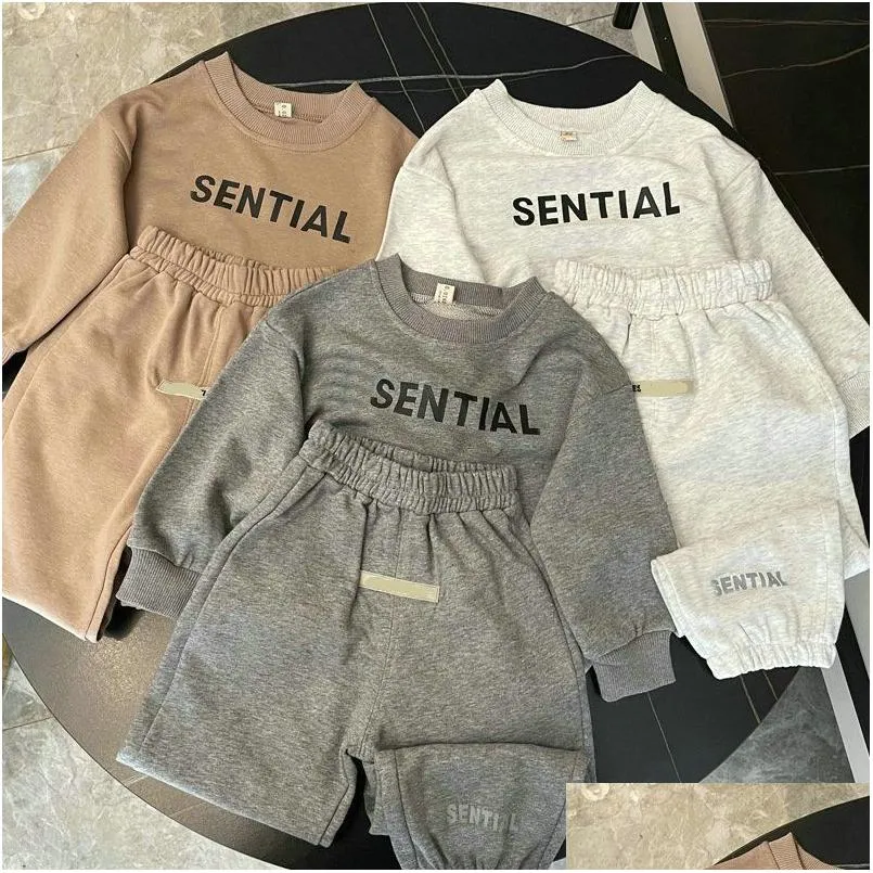 Set di abbigliamento Set di abbigliamento per ragazzi Primavera Autunno Abiti di design per bambini T-shirt Pantaloni Abiti per bambini Tuta per neonato Infantile Casual Drop De Dhegt