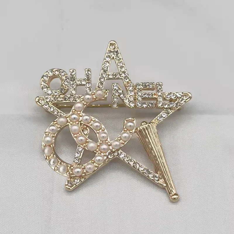 18st marca de luxo designer carta pinos broches feminino ouro prata crisatl pérola strass capa fivela broche terno pino festa casamento jewerlry acessórios presentes