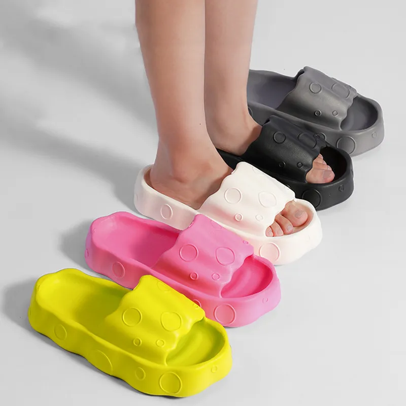 Alleinige Sommerdicke Design Blase Frauen 4 cm weich bequeme nicht rutschende Sandalen Innenbad Paare Pantoffeln 2 58