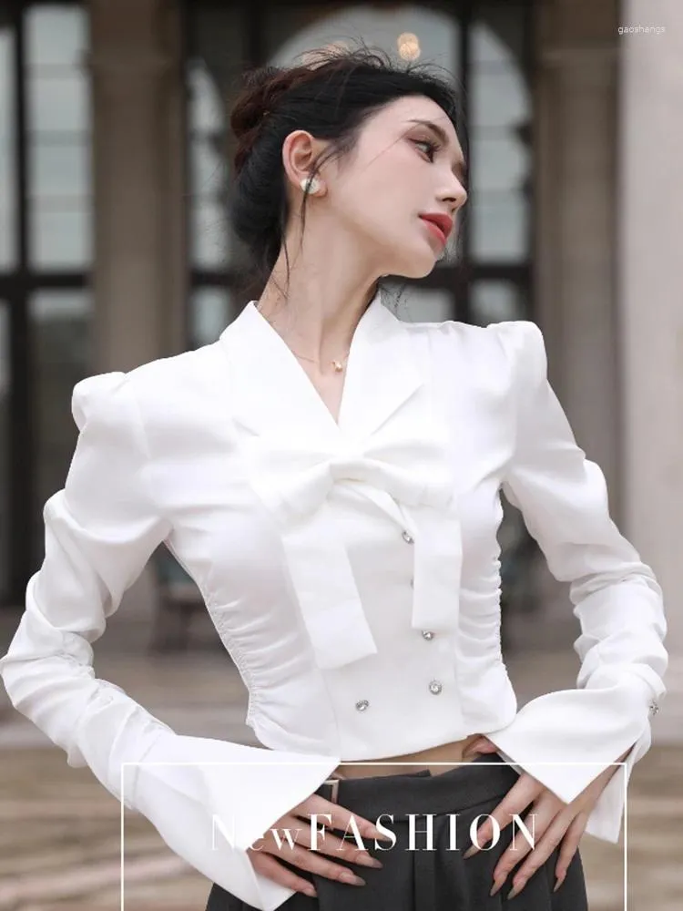 Camicette da donna Temperamento Donne eleganti Dolce Bowknot Camicia corta bianca Magliette e camicette Mujer 2023 Primavera Puff Manica lunga Ufficio OL Camicetta sottile