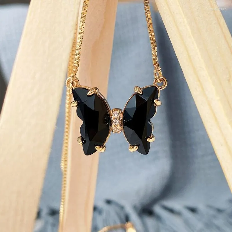 Kedjor utsmyckade stora kristall svart sten fjäril design hänge halsband för kvinnor glansiga modesmycken fest