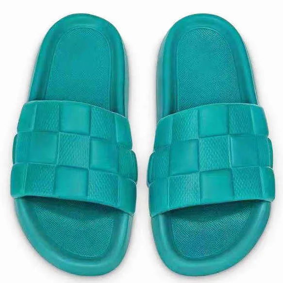 Unisex designer vattnet sandaler maxi damier gummi glid tpu tofflor lyxig platt plattform flip flops kvinnor randiga strand kausalskor med låddammväskor nr441