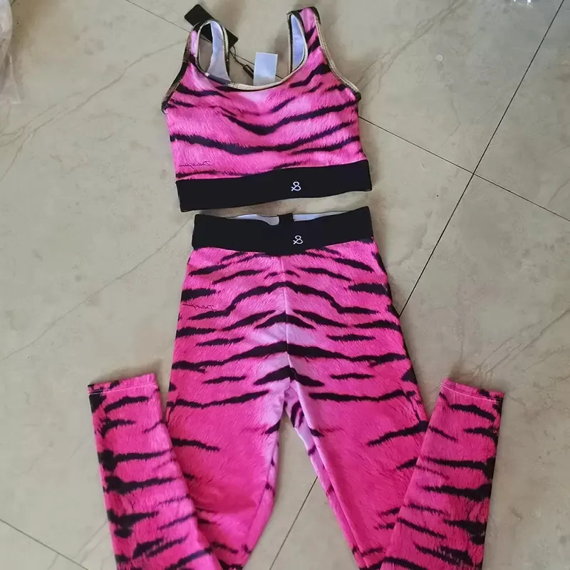 Roupa de ioga Cantura elástica feminina feminina de trilhas tigres tigres estilos estampados estriados esportes coletes de fitness vestes de gestas