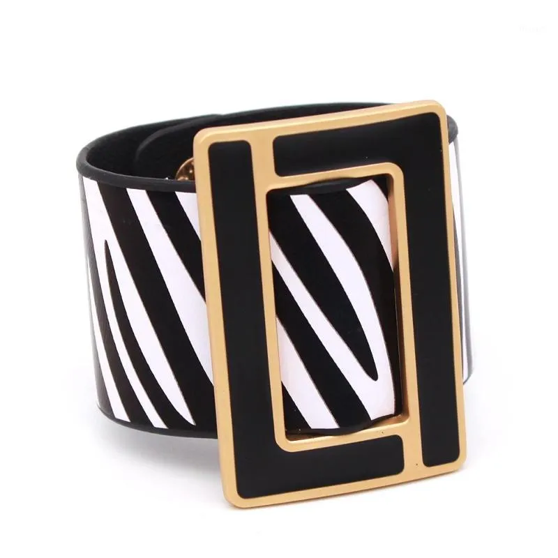 Pulseiras de tênis 2023 Moda Brindle Wide Leather Bracelet for Women Black White Geometric Metal Wrap Charm Jewelry Femme Gift