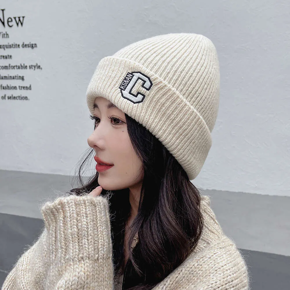 Koreansk utgåva höst och vinter varm avslappnad söt bokstav broderi mode pullover stickad kvinnors ullhatt
