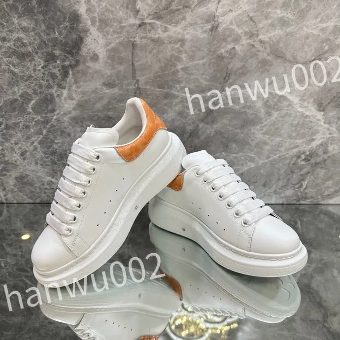 2023 Nya lyxdesigner skor trendiga sneakers punk låga män kvinnor äkta läder platt tryck vit svart chaussures sport skateboard casual tränare