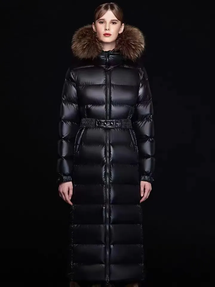 2023年秋の冬の女性のホワイトダックダウンパーカージッパージャケットフード付き毛皮の縞模様の女性のスリムな長いコート23023