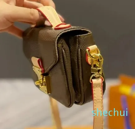 イブニングバッグマイクロメティスチェーン肩の財布デザイナーミニバッグクラスクロスボディフラップエンボス加工されたレザーポッシュパースウォレット