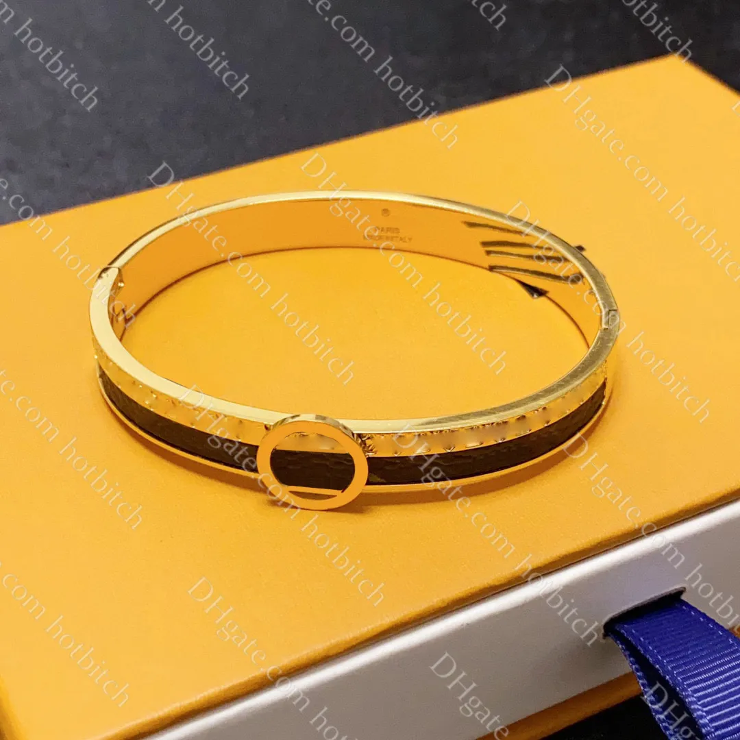 Bracciale rigido classico con lettera Bracciale in pelle di design per donna Commercio all'ingrosso di gioielli da sposa in oro da donna di alta qualità