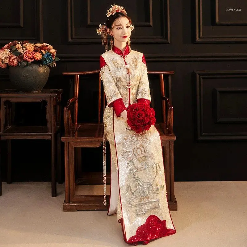 エスニック服の女性キラキラ刺繍スパンコールビーズQIPAO中国の伝統的なウェディングドレスオリエンタルスリムチョンサム